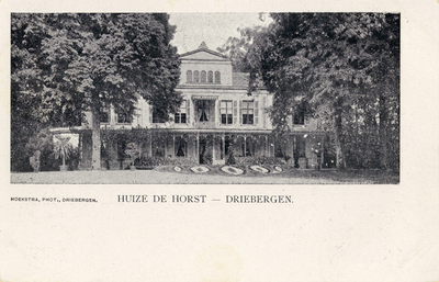 9945 Gezicht op de voorgevel van het landhuis De Horst (Hoofdstraat 211) te Driebergen uit het zuidwesten.N.B. De ...